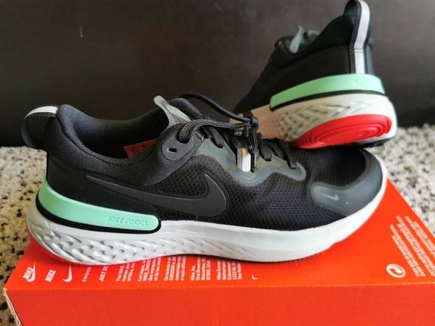 Nike React Miler frfi 45.5-es fut cip. Teljesen j, eredeti