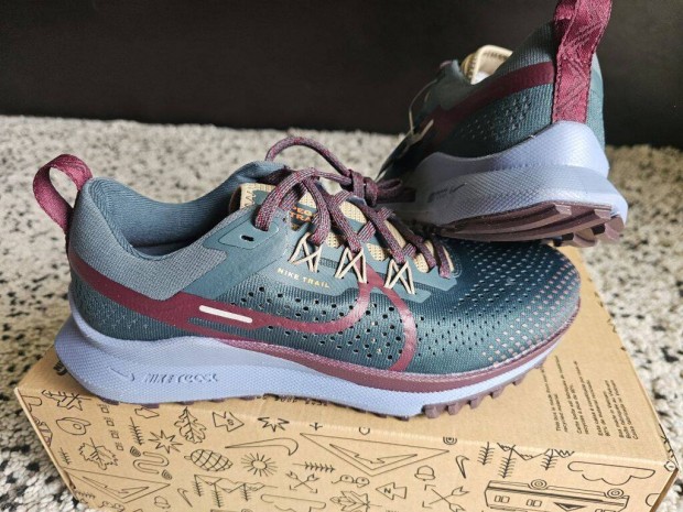 Nike React Pegasus Trail 4 terep fut cip 39 s 40-es mretben. Telje