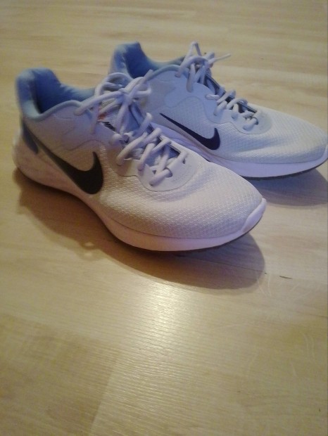 Nike Revolution 6 frfi sportcip 44-es mret