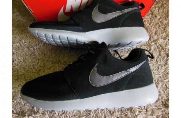 Nike Roshe Suede fekete 45-s blelt utcai cip. Teljesen j, eredeti