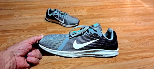 Nike Running Downshifter s, szép és könnyű 44-es sportcipő