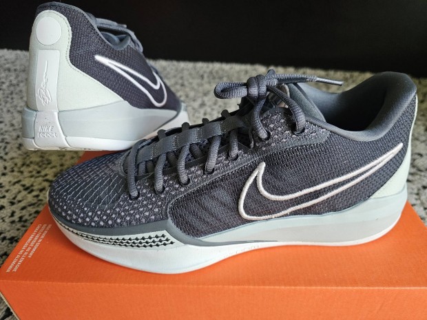 Nike Sabrina 42.5-es kosaras cip. 