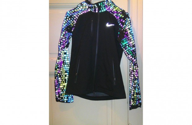 Nike Shield fekete mint�s, fluoreszk�l�s kapucnis fels� ( XS-es ) elad