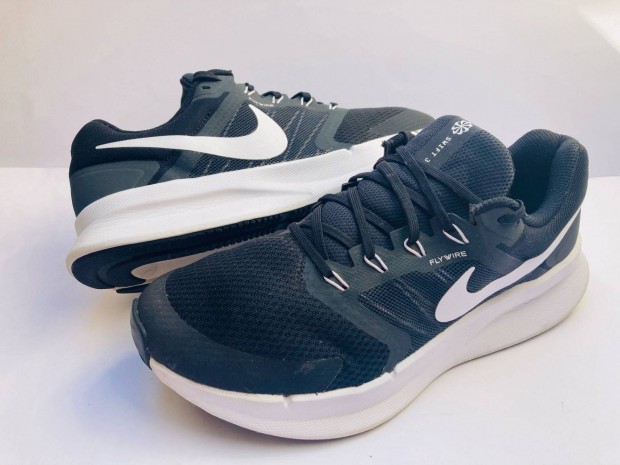 Nike Swift EU 45 sportos cipő