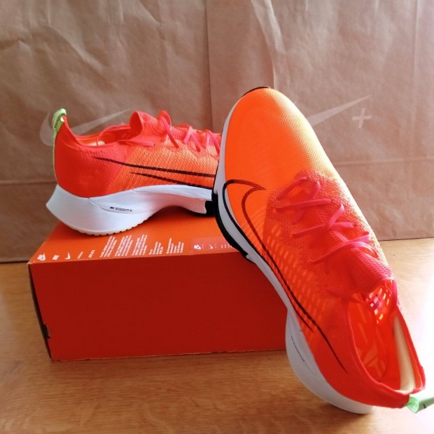 Nike T E M P O Next% F. K. Man Uj ferfi cipo top futocipo 49.5
