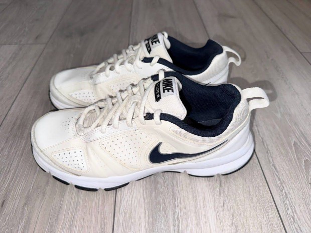 Nike T-Lite XI sportcip 42.5 -es