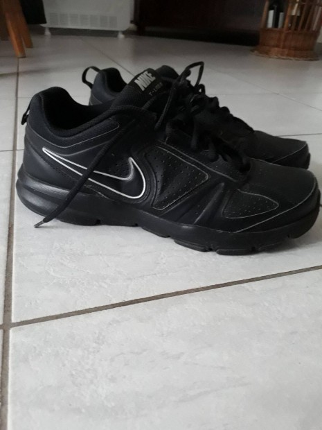 Nike T-Lite Xi frfi edzcip fekete 44-es mret