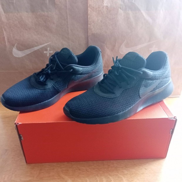 Nike Tanjun Black Men Street ferfi utcai cipo 49.5