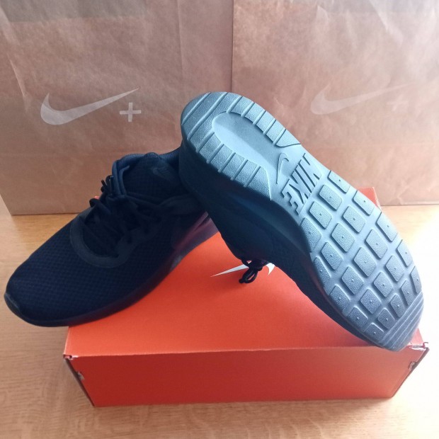 Nike Tanjun Black Str. M. Shoe ferfi utcai cipo 49.5