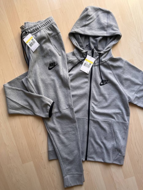 Nike Tech Fleece Essentials melegt szett (S mret)