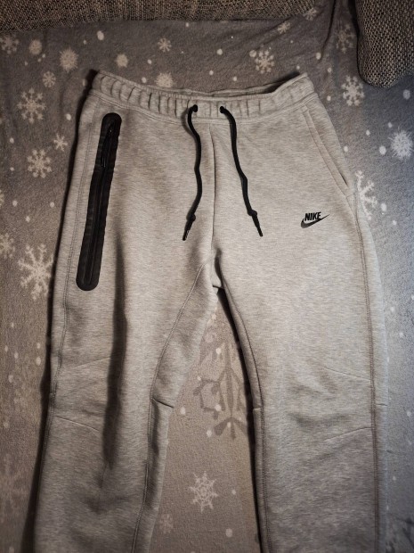 Nike Tech Fleece nadrg - M-es mret