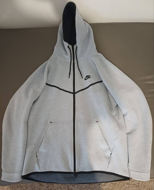Nike Tech Fleece pulóver