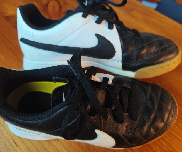 Nike Tiempo 30-as gyerek sportcip 