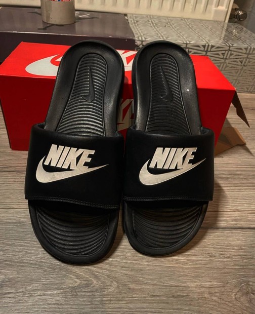 Nike Victori Slide