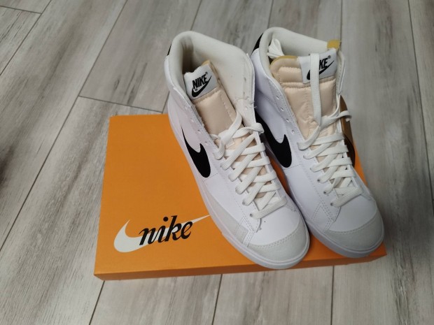 Nike W Blazer MID "77.