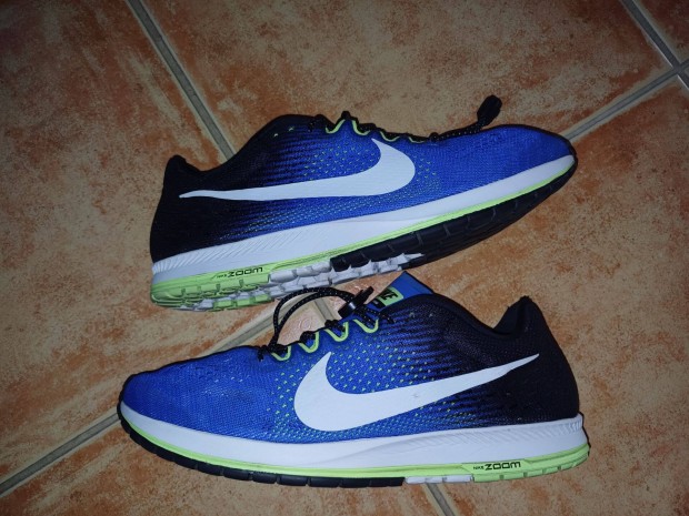 Nike Zoom Streak frfi fut cip 44-es