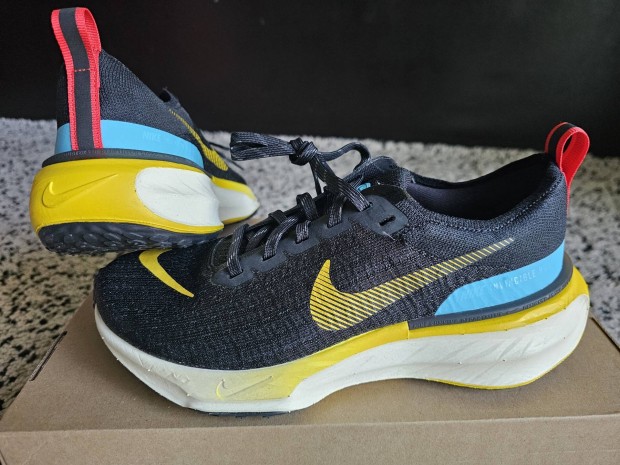 Nike Zoomx Invincible Run 3 FK 38.5-es ni fut cip