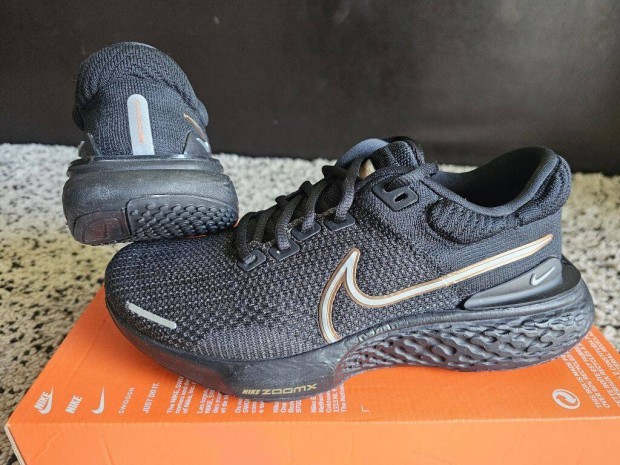 Nike Zoomx Invincible Run FK fekete 39 s 40-es fut cip.