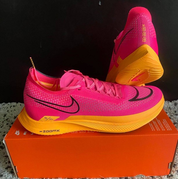 Nike Zoomx Streakfly 42-es ultrakönnyű futó cipő. Teljesen új, eredeti