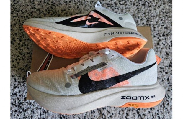 Nike Zoomx Ultrafly Trail 45.5-es terep fut cip. Teljesen j, eredet