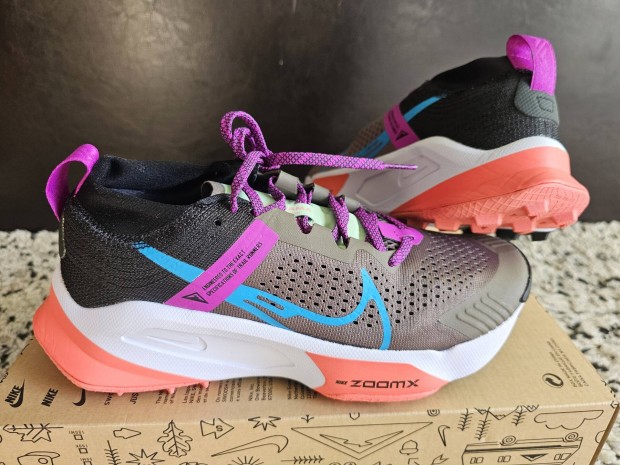 Nike Zoomx Zegama Trail 38.5-es profi terep fut cip.