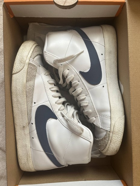Nike  Blazer