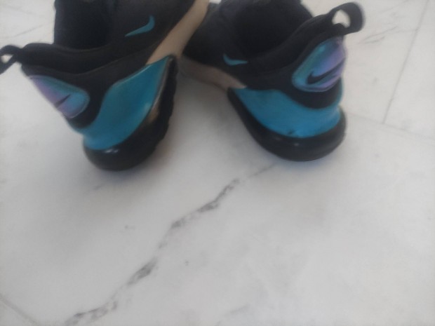Nike air 270 max frissen vásárolt nike áruházból