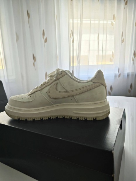 Nike air force luxe summit white