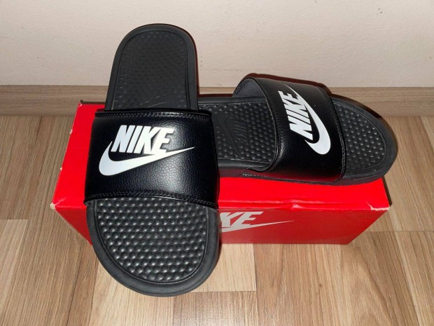 Nike benassi jdi papucs 42,5