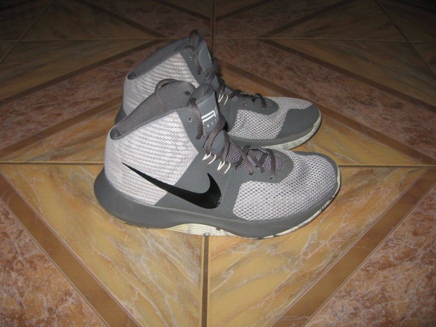 Nike cip 40-es