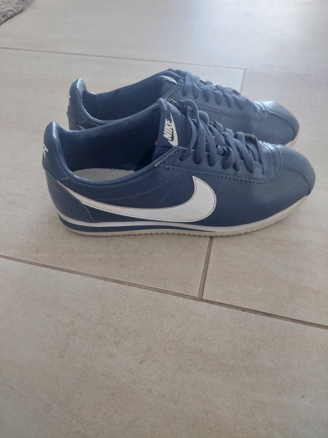 Nike cortez 42-es megkimlt llapot cip j sznben 