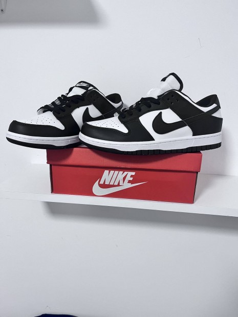 Nike dunk low panda