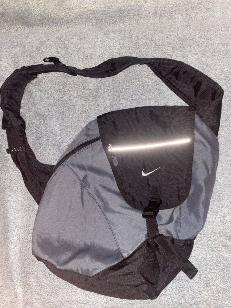 Nike fekete taska