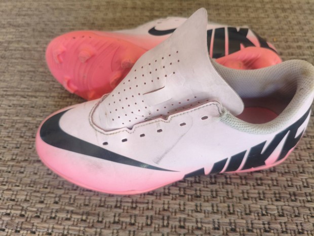 Nike gyerek focicipő