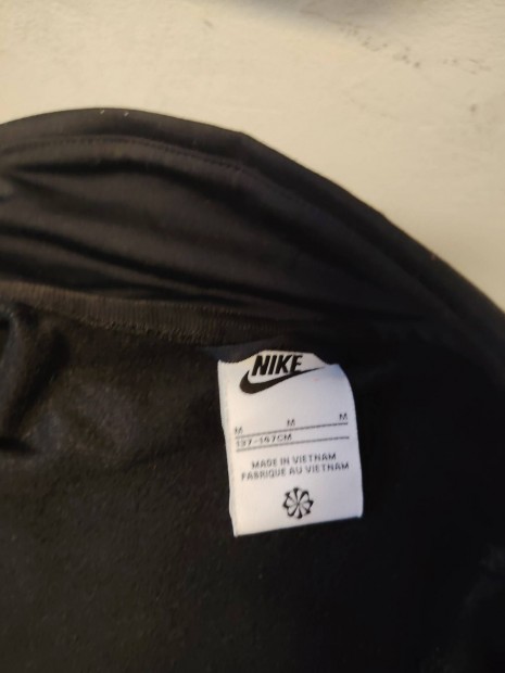 Nike gyerek melegítő. M-es méret