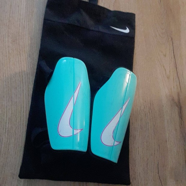 Nike gyerek sípcsontvédő xs-s