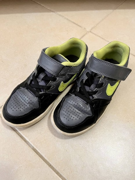 Nike gyerekcip 28,5 elad