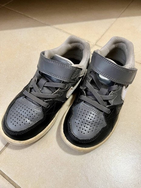 Nike gyerekcip elad