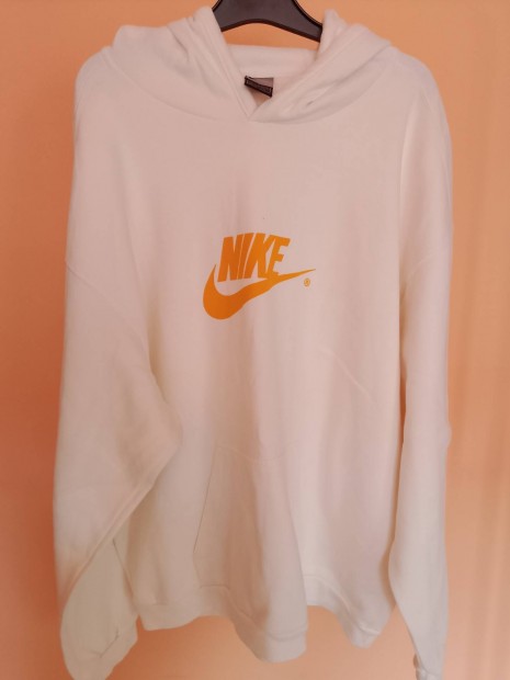 Nike kapucnis pulcsi