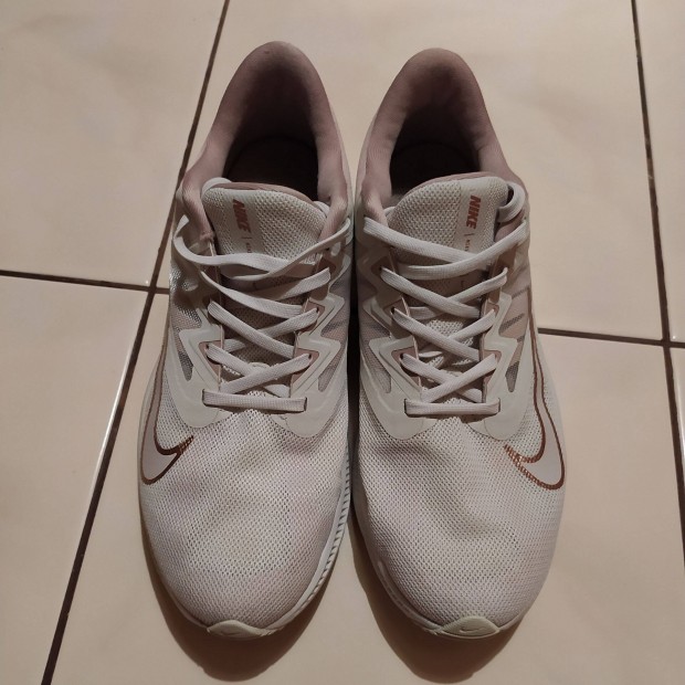 Nike knyelmes ni sportcip 41