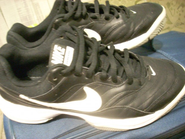 Nike knyelmes sport cip 44