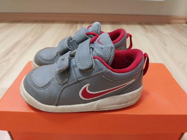 Nike kisfi cip 23,5 mretben 