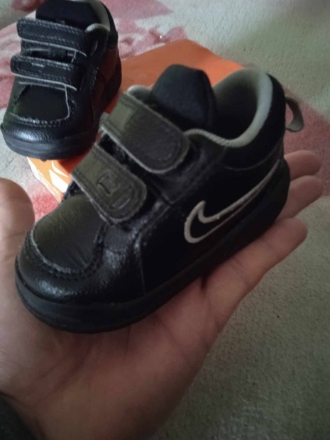 Nike kisgyerek cip olcsn elad, elcserlhet!