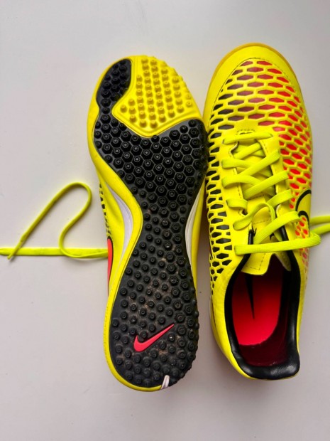 Nike mfves foci cip 40-es