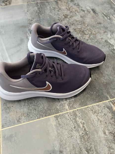 Nike női futócipő