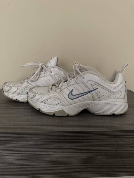 Nike női sportcipő 37,5