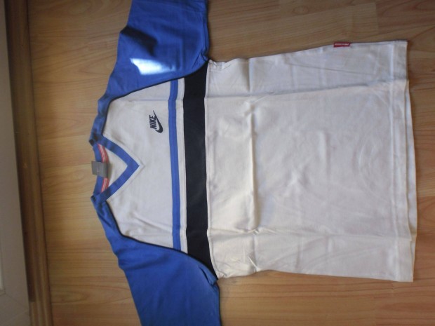 Nike póló S- M méretben Hossza:68cm. mellbőség:47cm. Nézd a mért méret