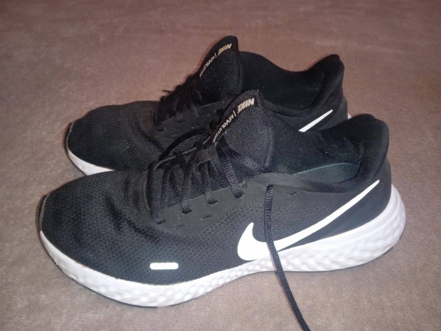 Nike revolution sportcip 44-es mretben elad!