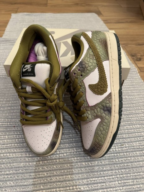 Nike sb dunk low chameleon x Alexis Sablone