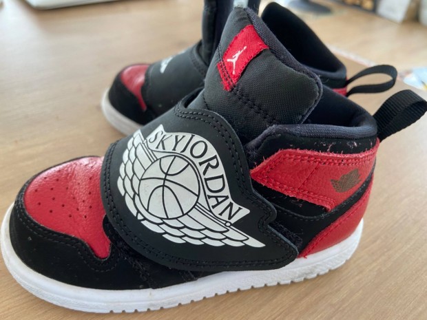 Nike sky Jordan 1 piros unisex gyerek cip 25-s